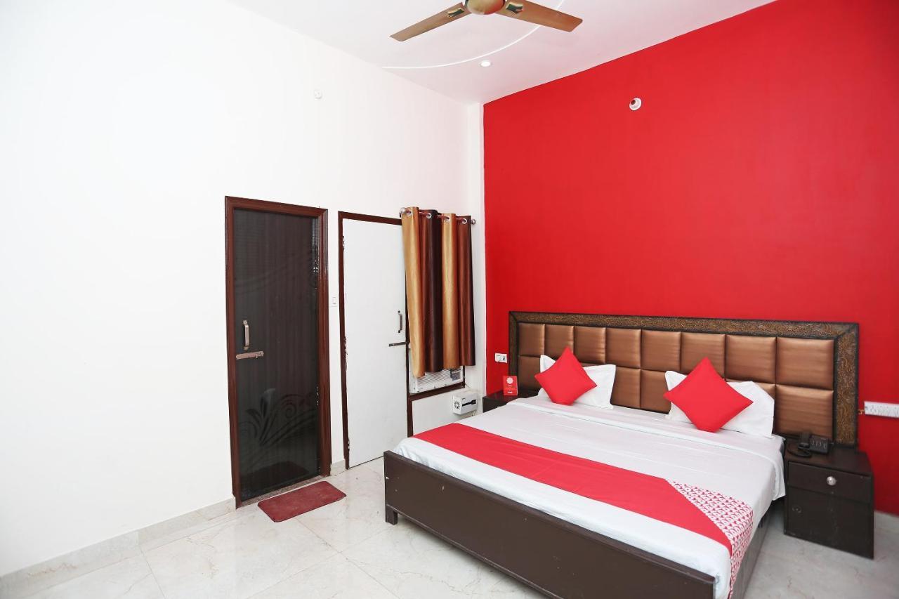 OYO 29517 Hotel Barsana Palace Chhata Exterior foto